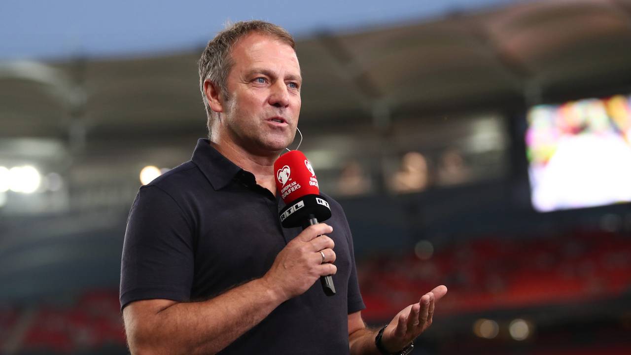 Hansi Flick, Trainer der deutschen Nationalmannschaft, gibt vor Beginn der Partie ein Interview.