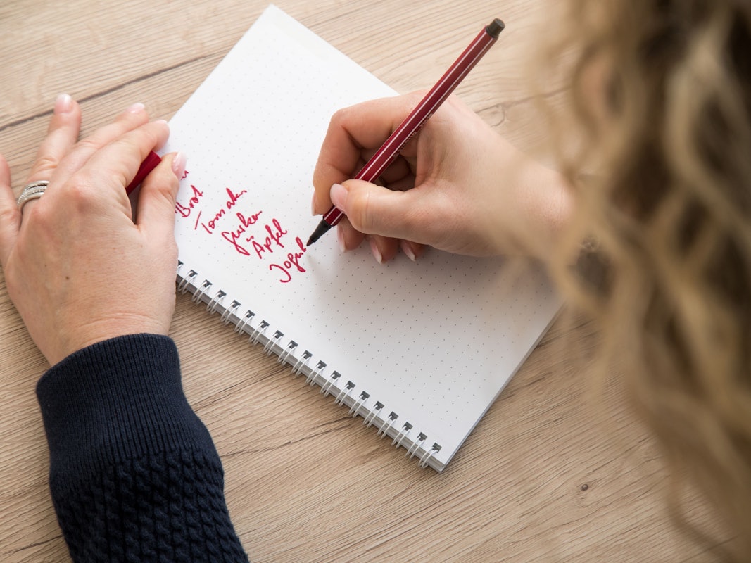 Eine Twitter-Userin sorgte mit ihrem kuriosen Einkaufszettel für jede Menge Rätselraten im Netz. Unser Symbolbild stammt vom 22. Dezember 2020.