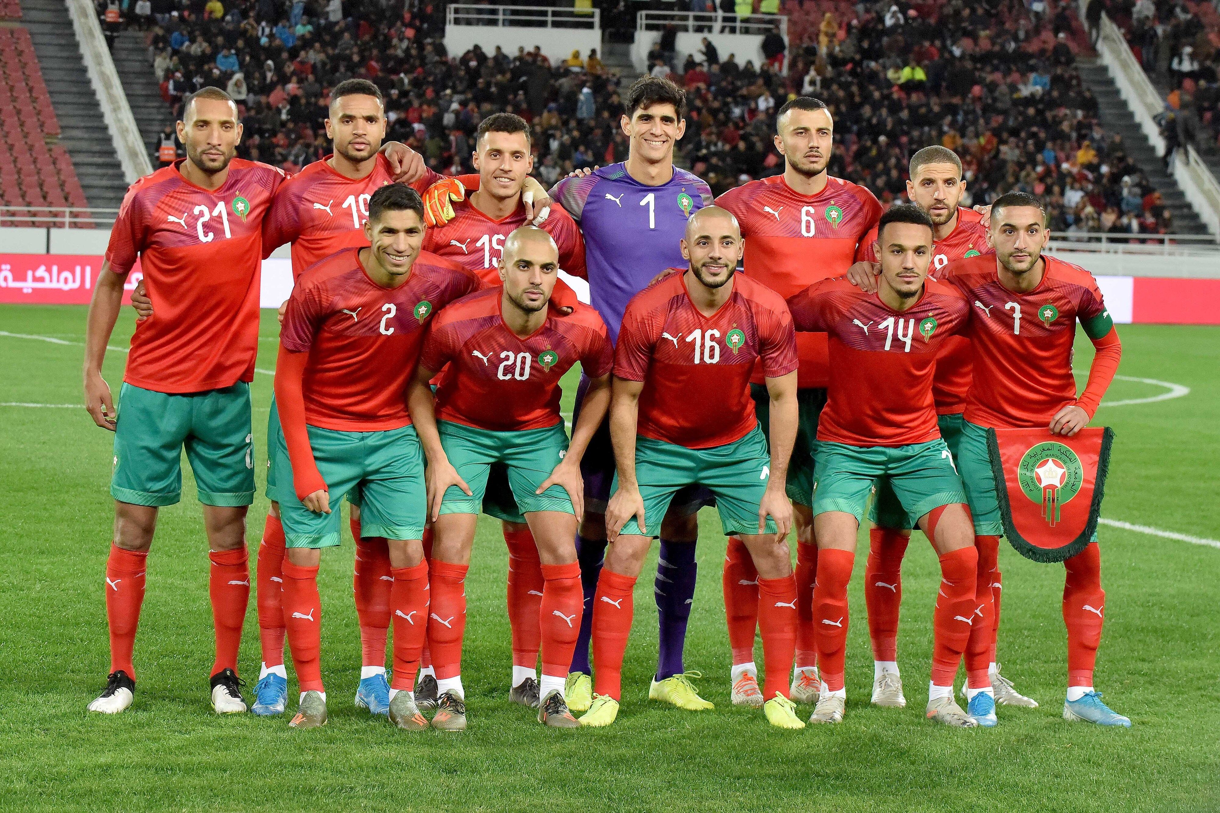 Die marokkanische Nationalmannschaft posiert für ein Teamfoto.
