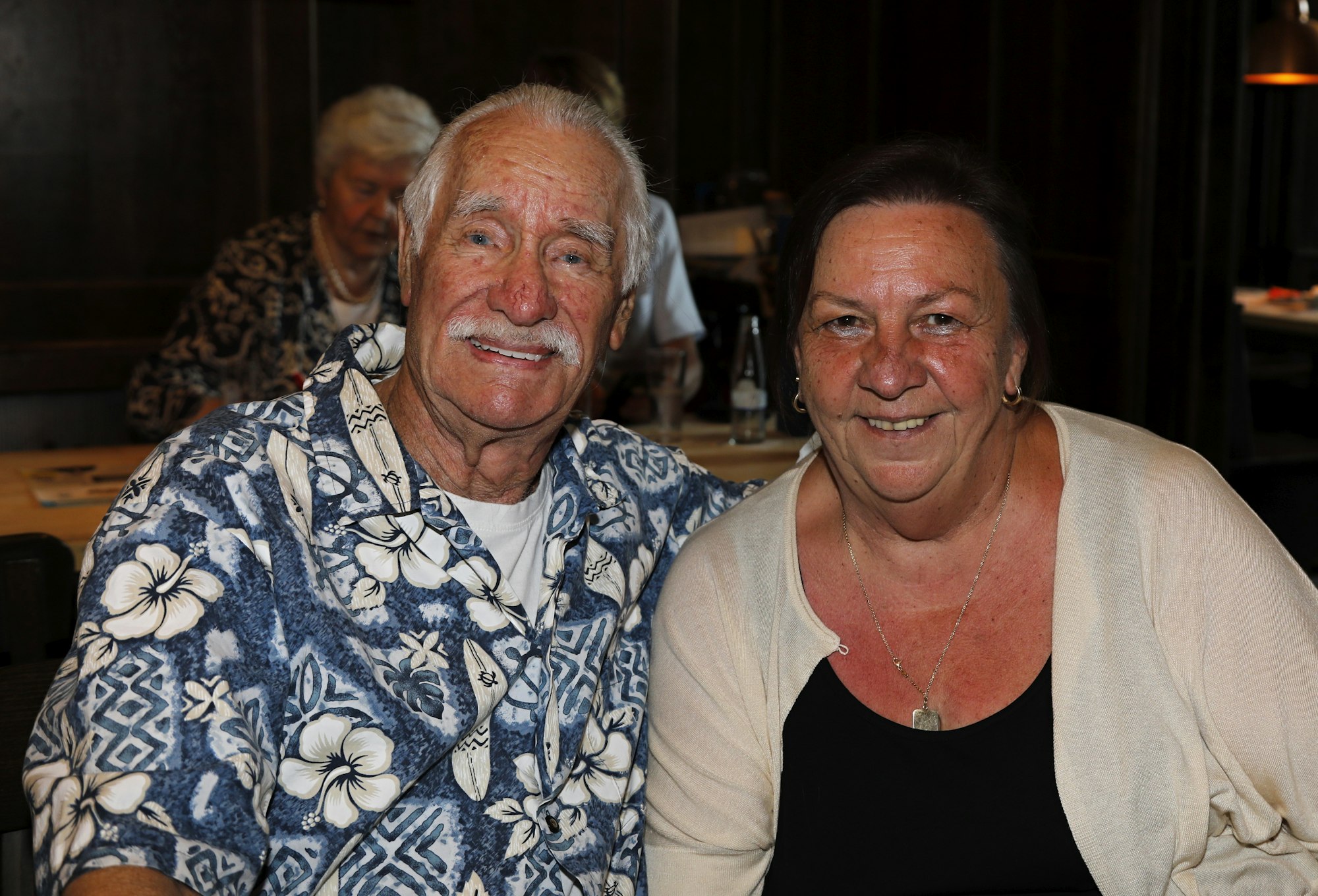 Hans Süper und Lydia Berg schauen in die Kamera.