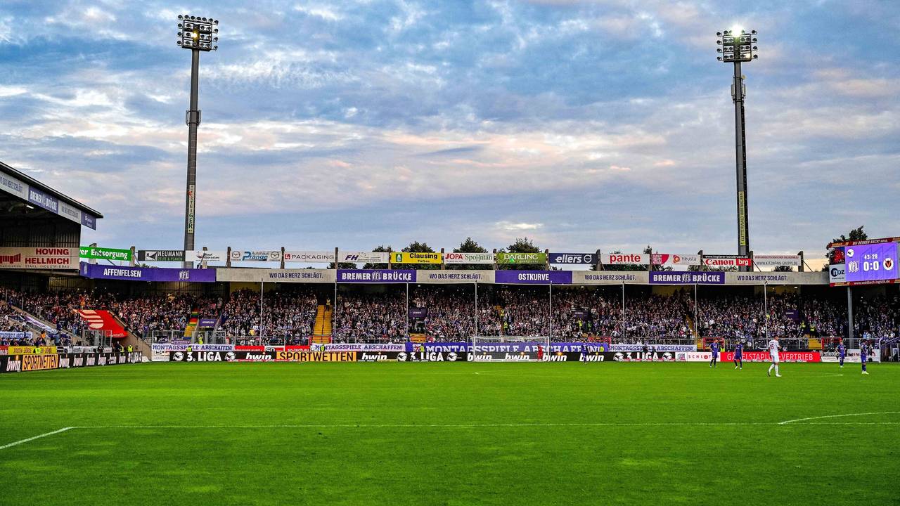 Im Stadion an der Bremer Brücke in Osnabrück fiel gegen Viktoria Köln kurzzeitig das Flutlicht aus