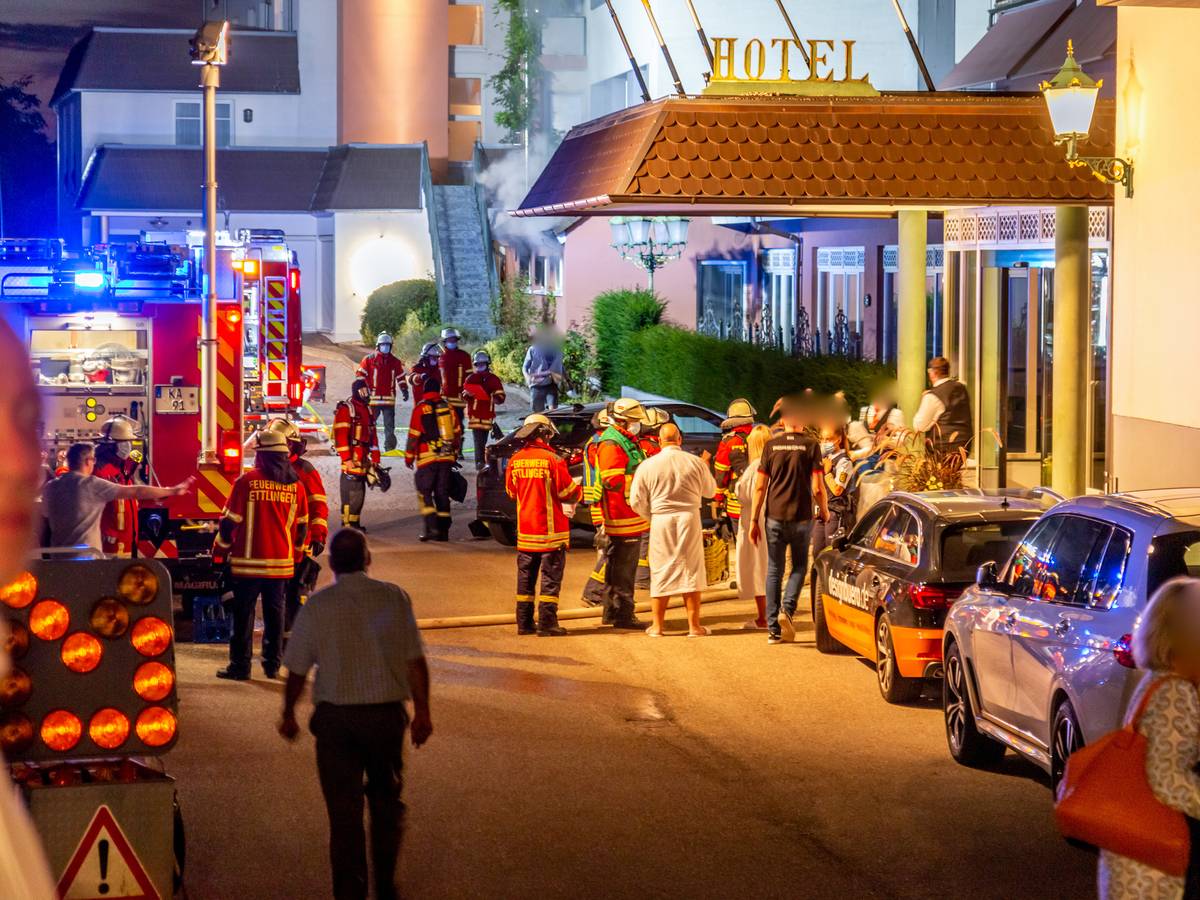 In einem Luxushotel in Ettlingen bei Karlsruhe ist ein Feuer im Saunabereich ausgebrochen.