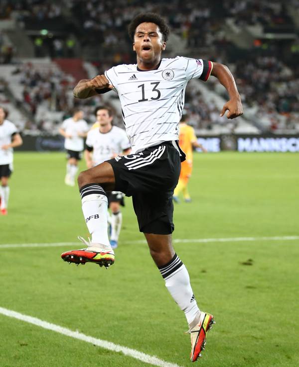 Deutschlands Karim Adeyemi jubelt nach seinem Treffer zum 6:0.
