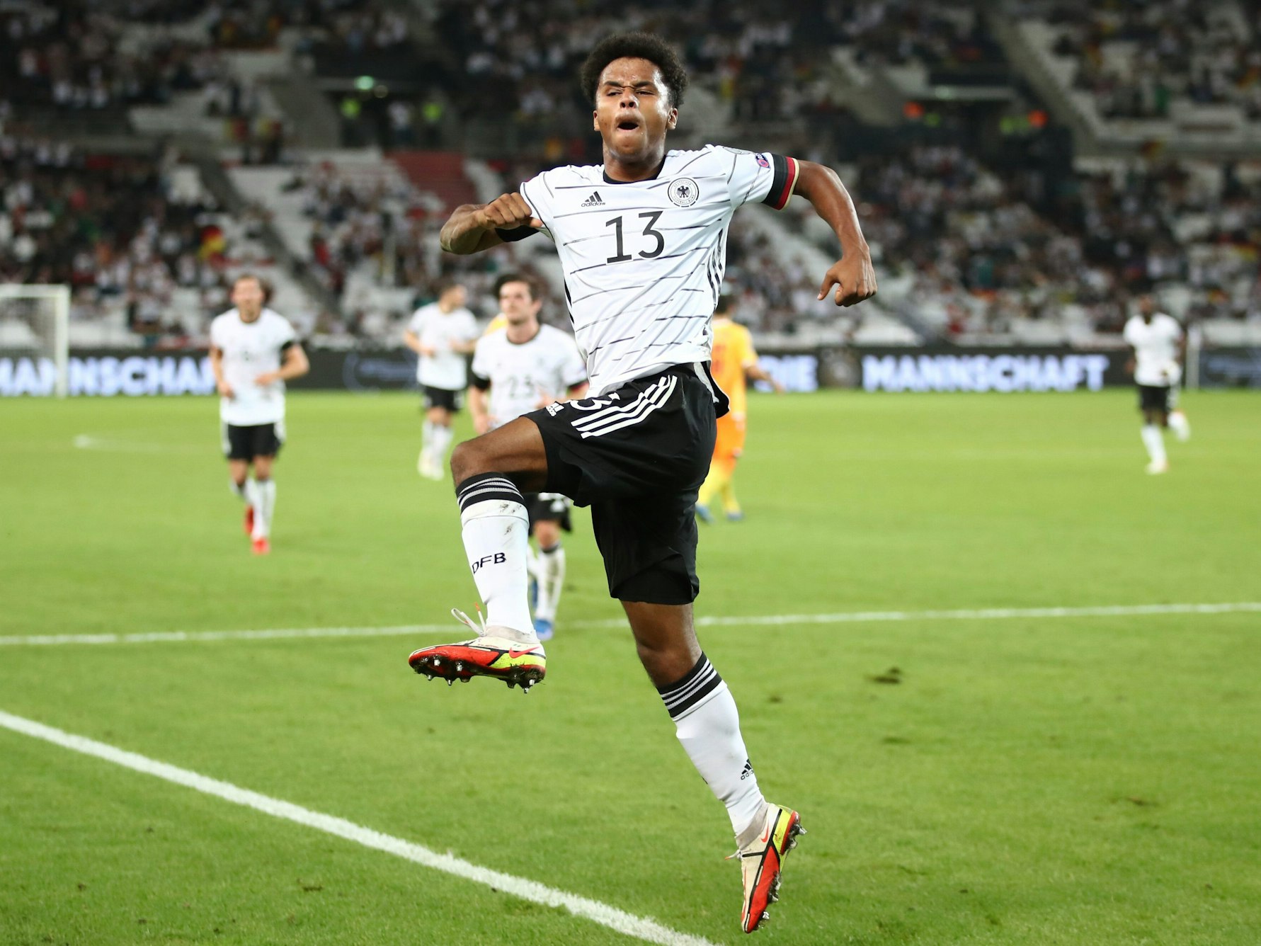 Deutschlands Karim Adeyemi jubelt nach seinem Treffer zum 6:0.