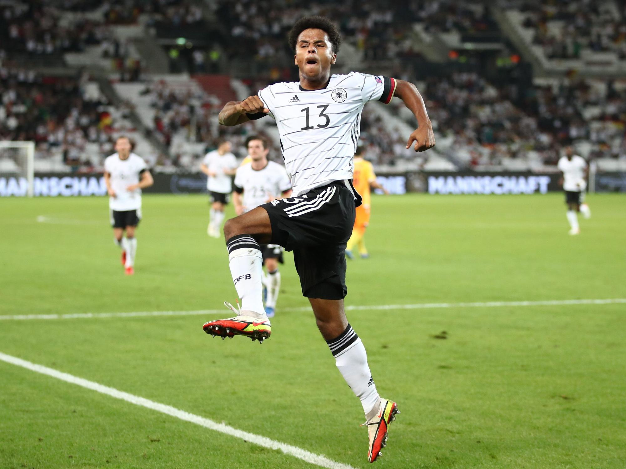 Deutschlands Karim Adeyemi jubelt nach seinem Treffer zum 6:0.