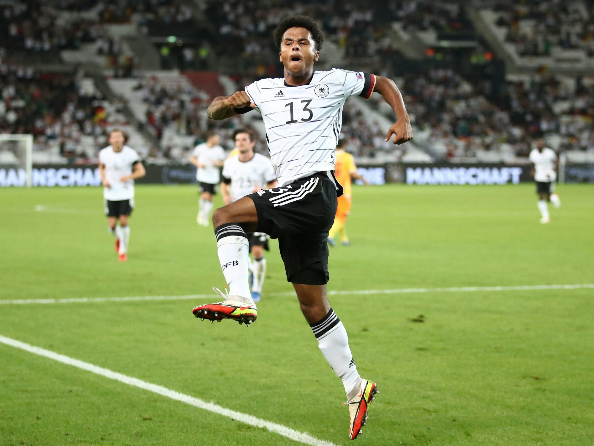 Deutschlands Karim Adeyemi jubelt nach seinem Treffer zum 6:0.