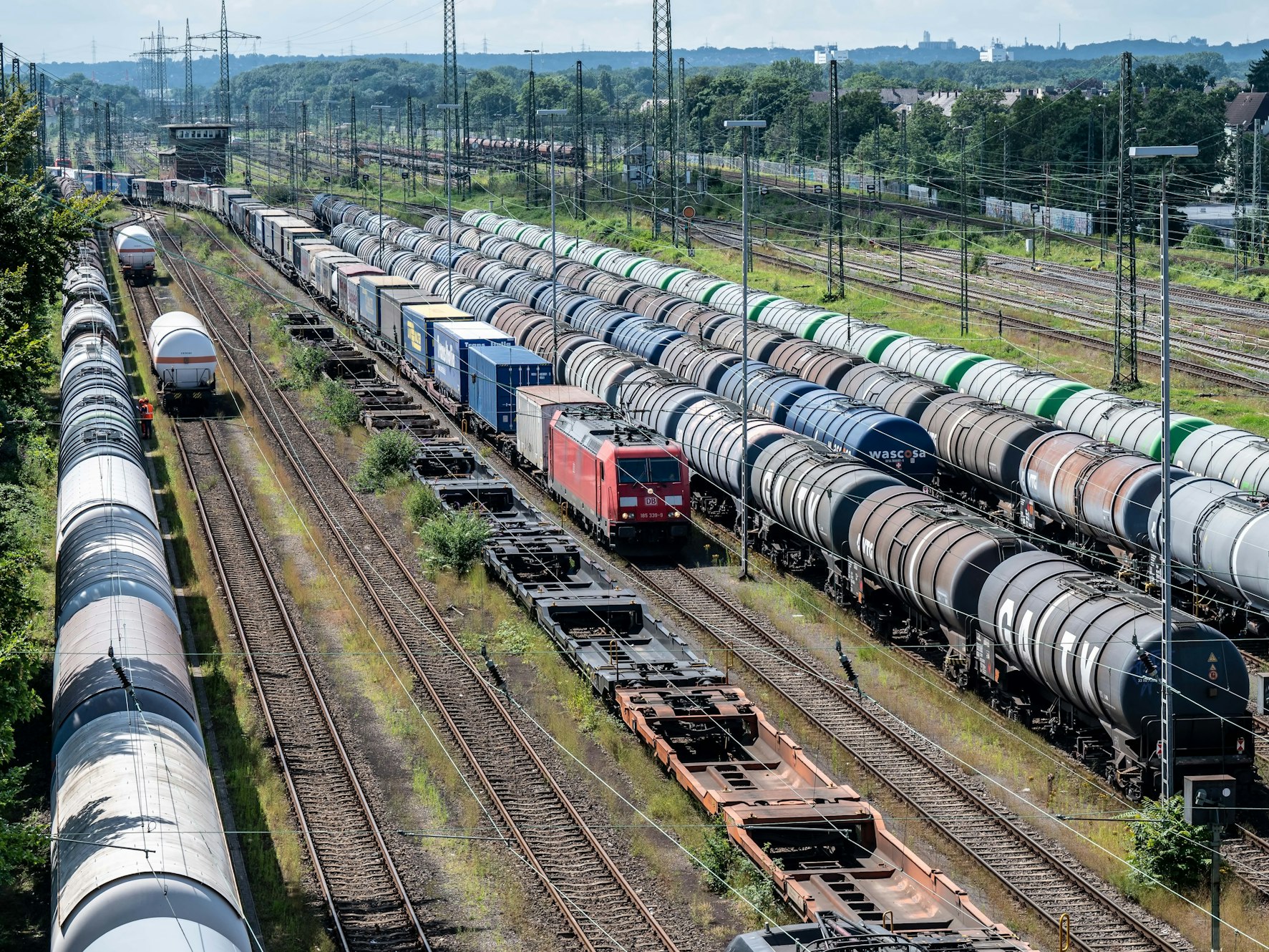 Blick von oben auf Güterbahnhof Eifeltor in Köln.
