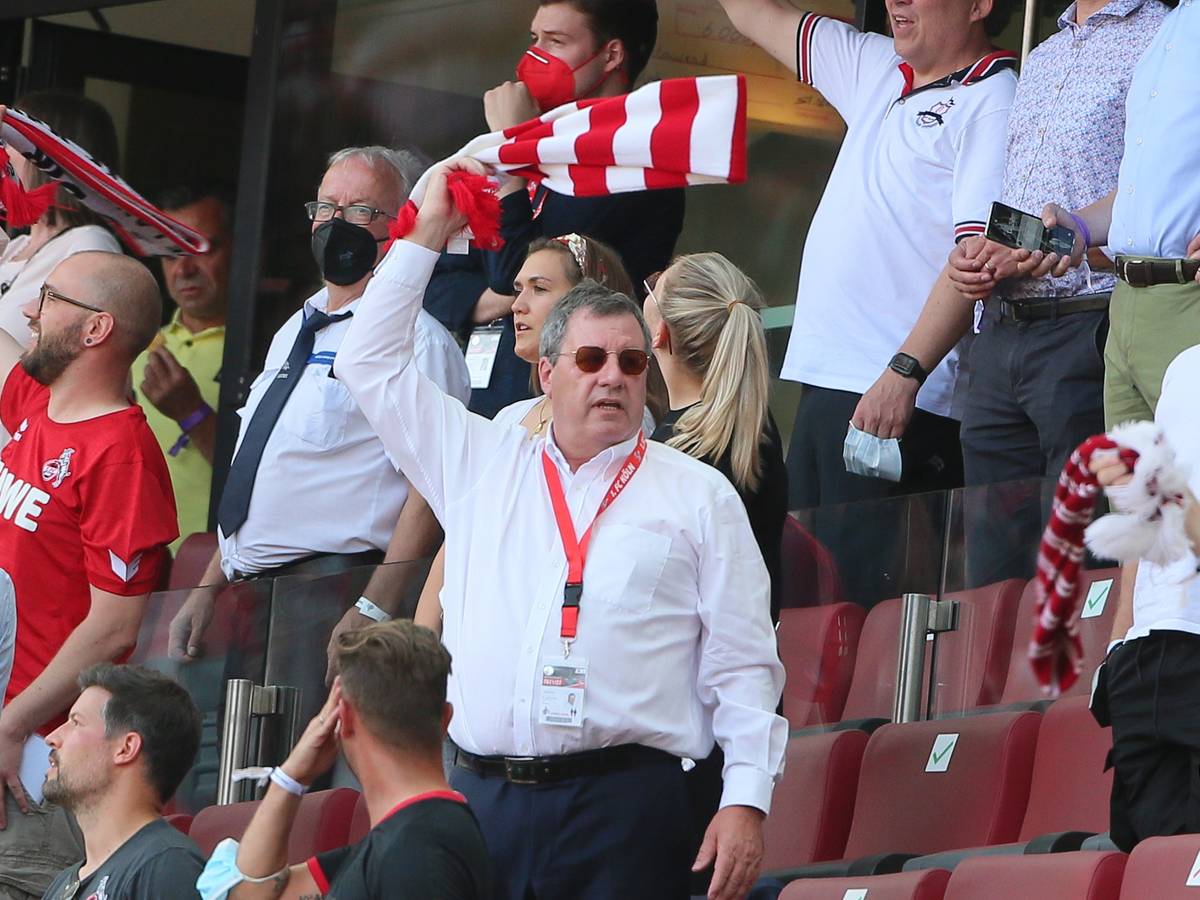 FC-Präsident Werner Wolf am 15. August 2021 beim Spiel des 1. FC Köln gegen Hertha BSC auf der Tribüne im Rhein-Energie-Stadion