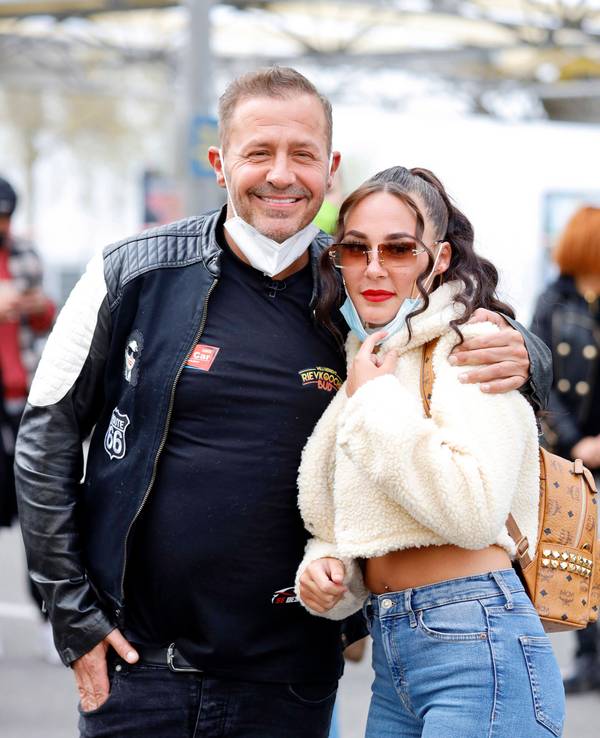 Willi Herren mit Tochter Alessia Herren bei der Eröffnung von Willi Herren s Rievkooche Bud .