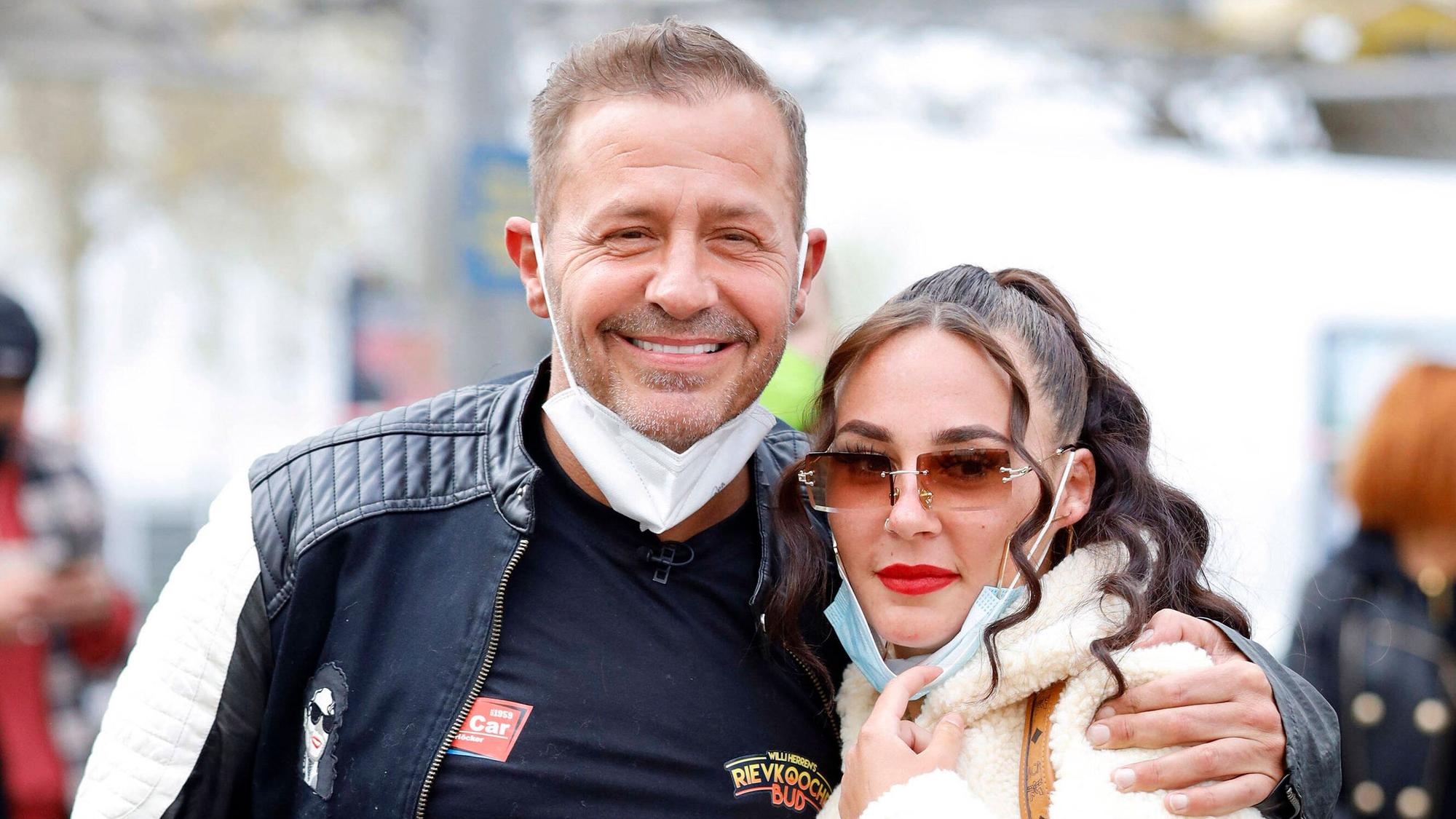 Willi Herren mit Tochter Alessia Herren bei der Eröffnung von Willi Herren s Rievkooche Bud .