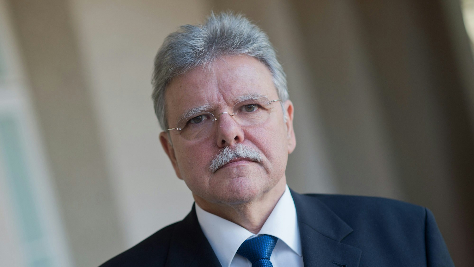 Politikwissenschaftler Oskar Niedermayer (28. November 2015): Seiner Ansicht nach steht die Union vor dem Verlust des Status als Volkspartei – sollte die Union bei der Bundestagswahl verlieren.