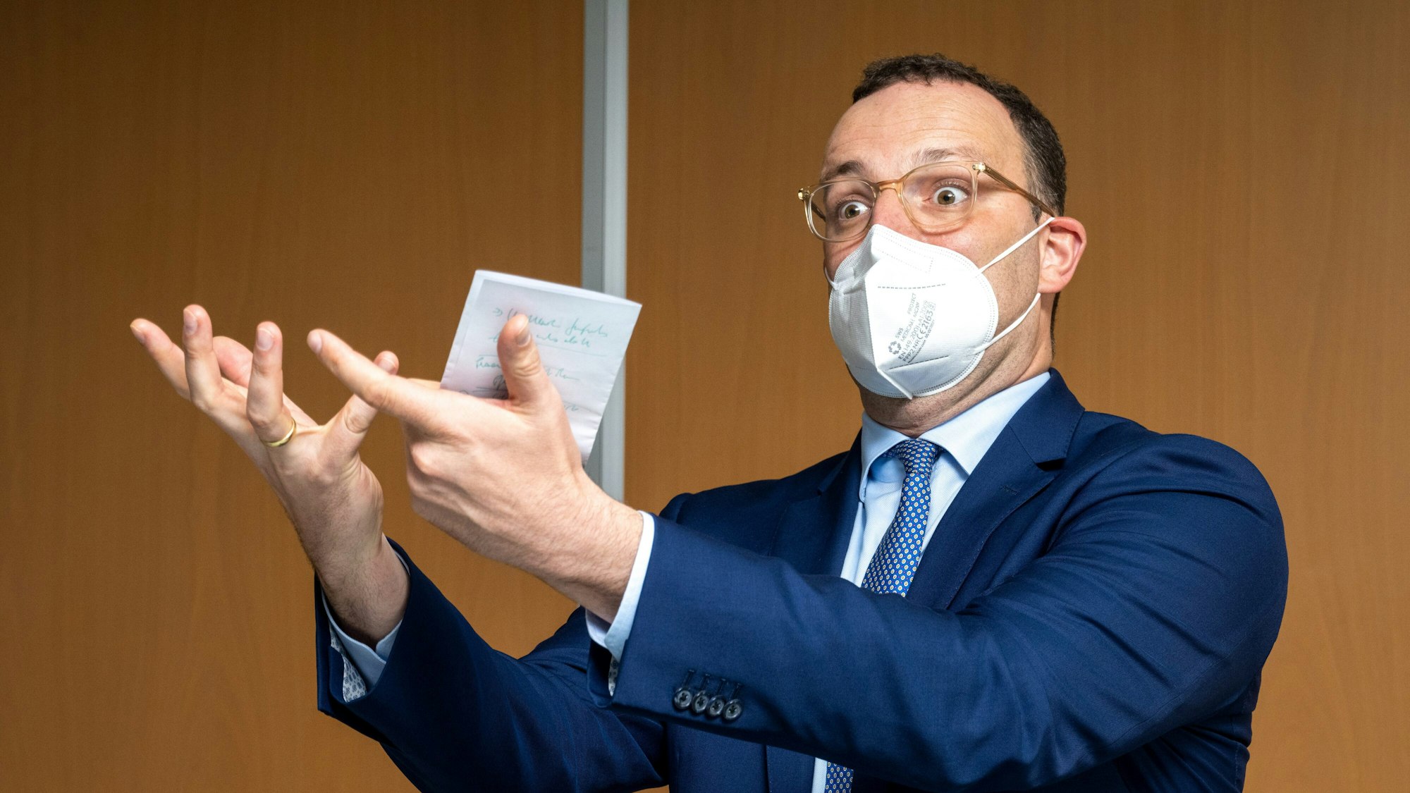 Gesundheitsminister Jens Spahn am 27. August 2021 bei einer Pressekonferenz in einem Krankenhaus. Jetzt ändert Spahn den Corona-Kurs.