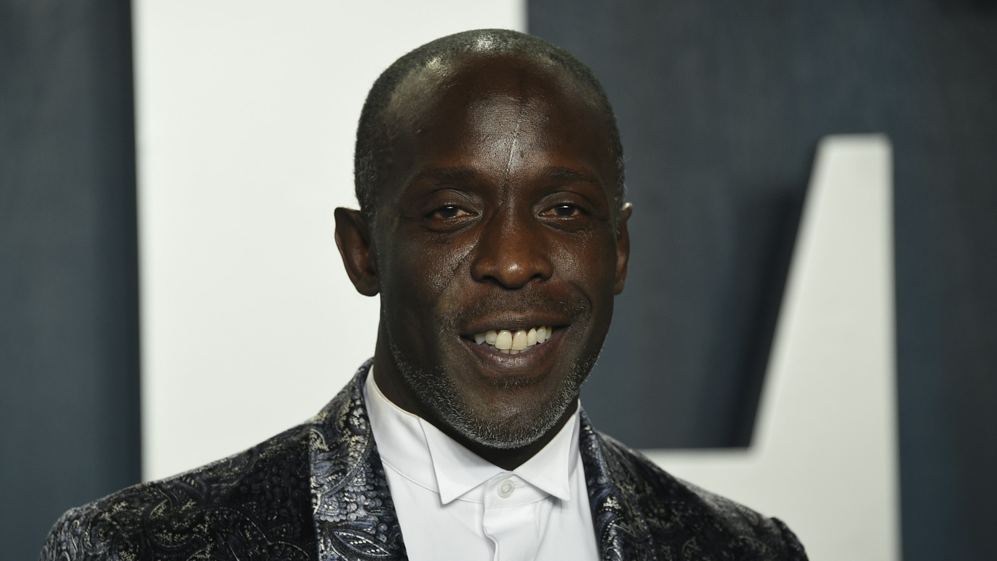 Auf diesem Archivbild vom Sonntag, 9. Februar 2020, kommt Michael K. Williams zur Vanity Fair Oscar Party in Beverly Hills, Kalifornien. Williams, der den beliebten Charakter Omar Little in "The Wire" spielte, ist tot.