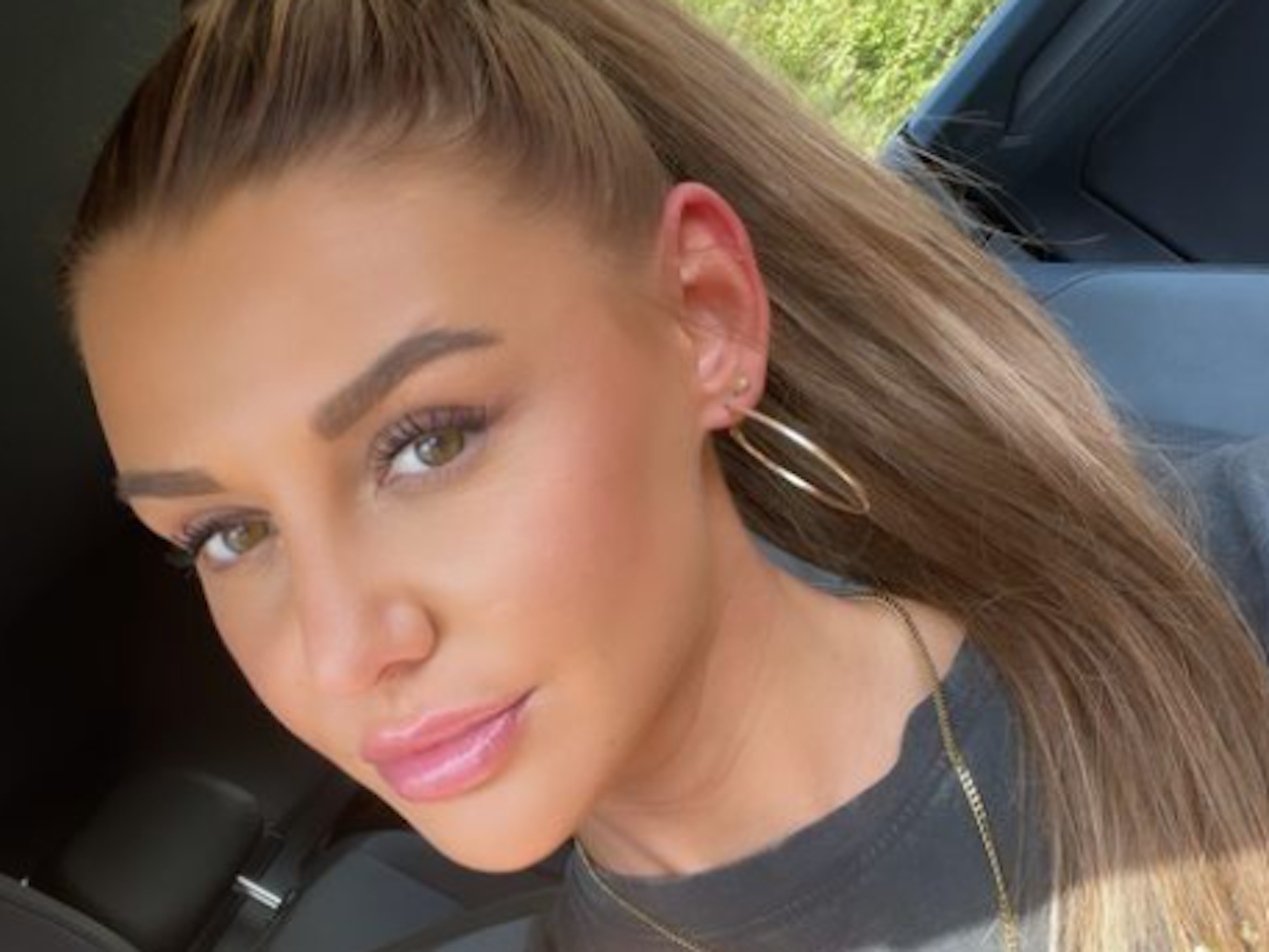 Gerda Lewis in ihrer Instagram-Story. Die Ex-Bachelorette trägt einen brünetten Pferdeschwanz.