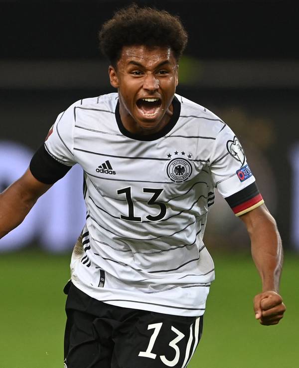 Deutschlands Karim Adeyemi ballt die Fäuste nach seinem Treffer gegen Armenien.