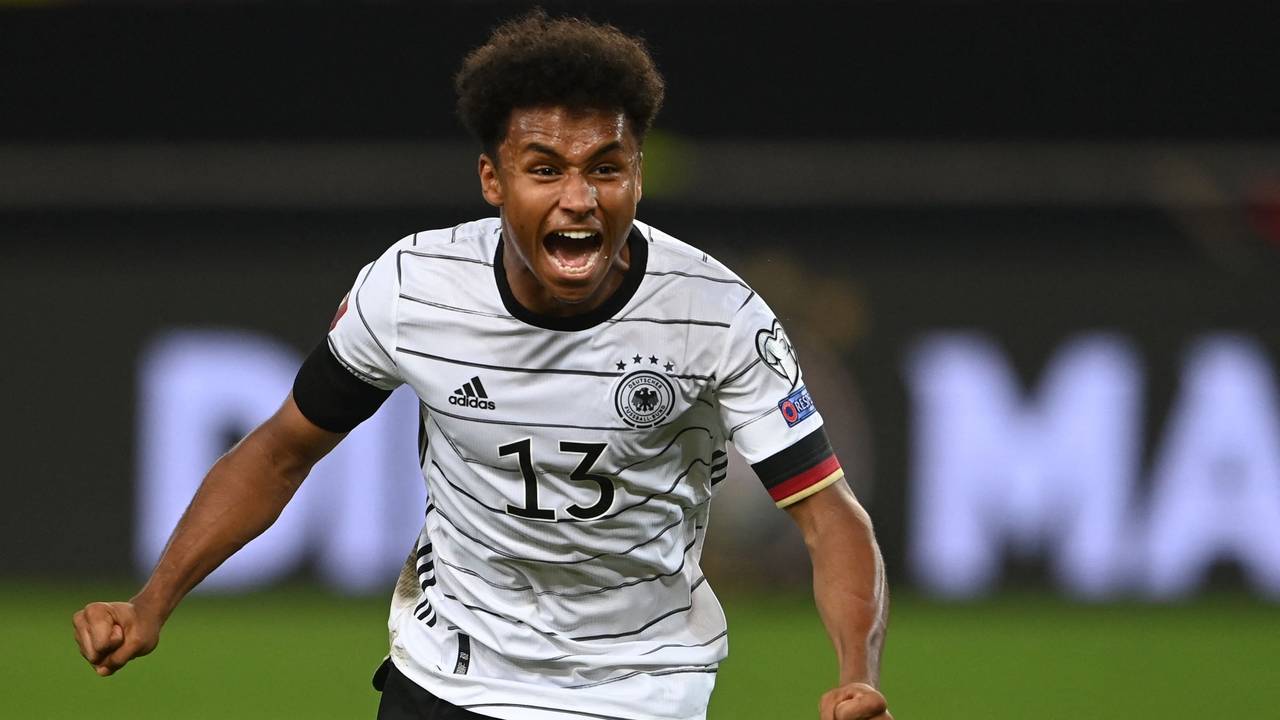 Deutschlands Karim Adeyemi ballt die Fäuste nach seinem Treffer gegen Armenien.