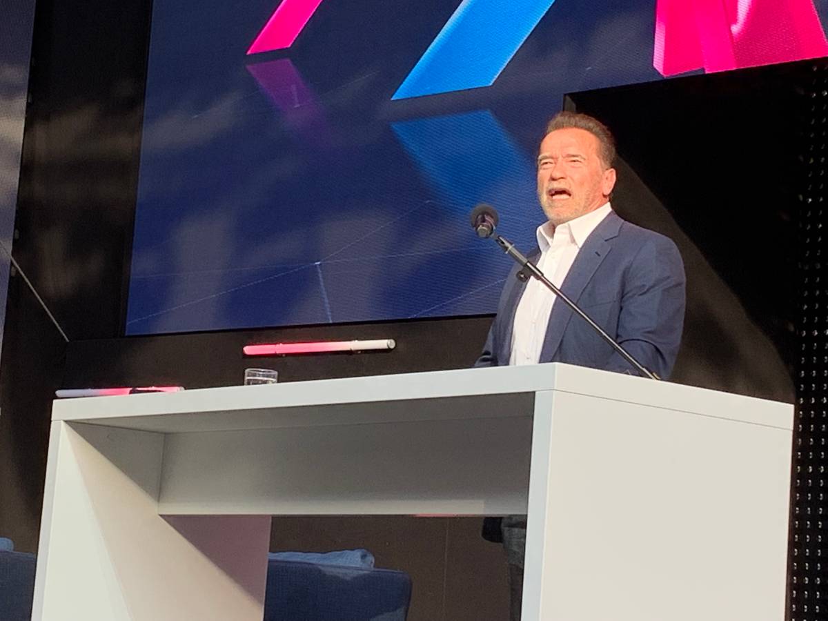 Arnold Schwarzenegger bei seiner Rede auf der Digital X in Köln.
