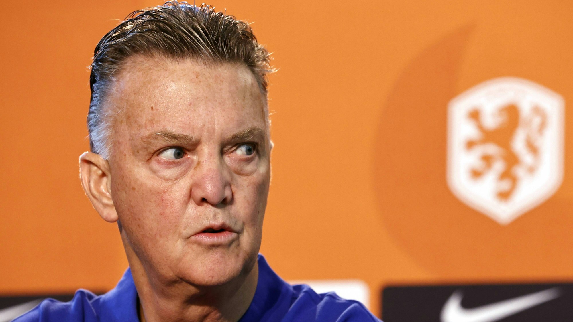 Louis van Gaal auf einer Pressekonferenz.