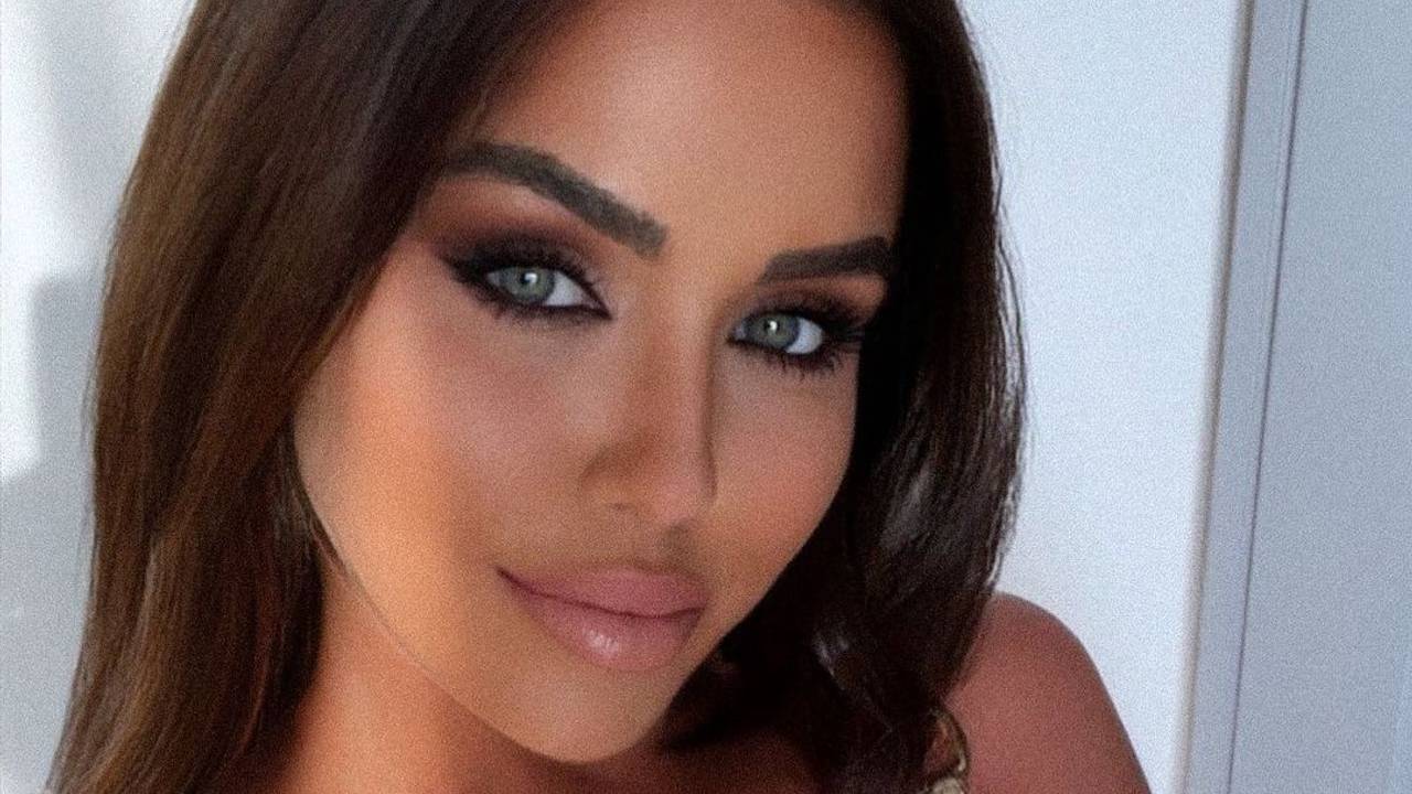 Kim Gloss posiert für ein Instagram-Selfie