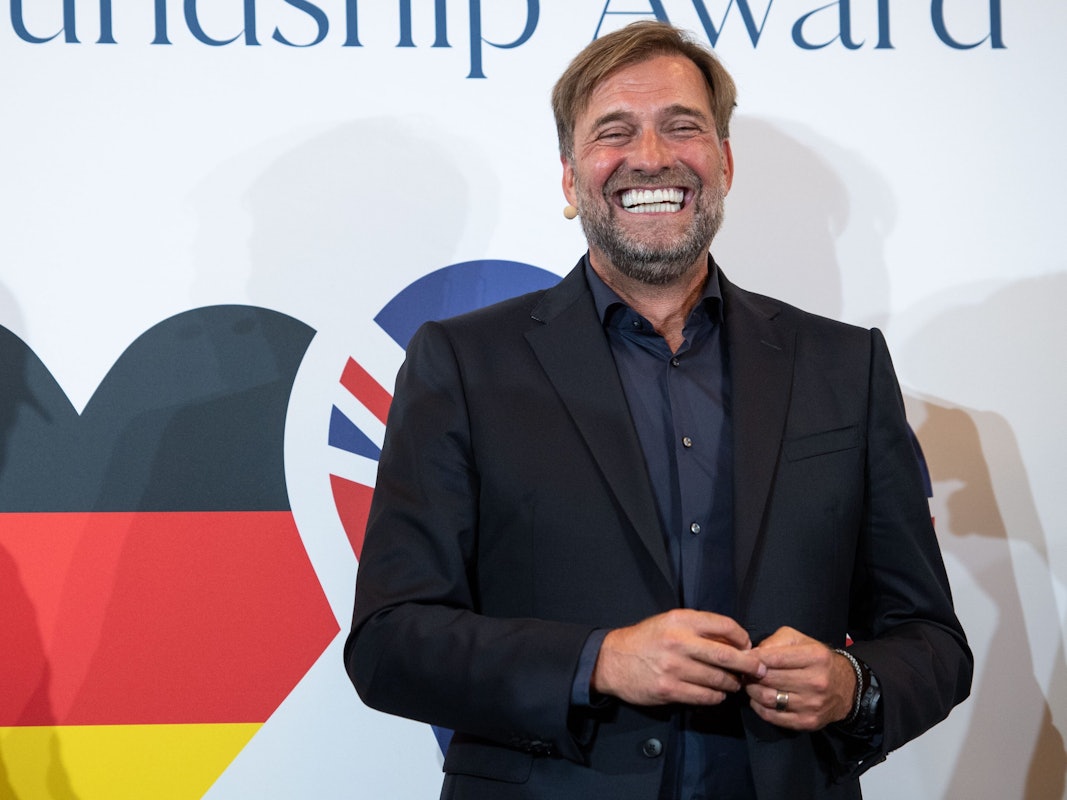 Jürgen Klopp steht bei der Verleihung des "German-Britisch#Freundship-Award" auf der Bühne.