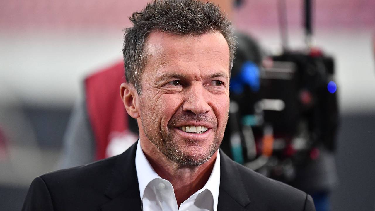 Lothar Matthäus lächelt beim WM-Qualifikationsspiel zwischen Deutschland und Armenien.
