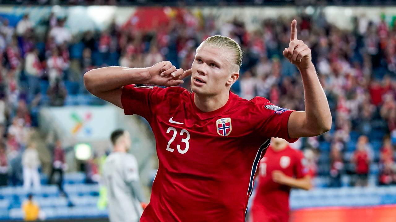 Erling Haaland aus Norwegen jubelt über sein Tor zum 1:0 gegen die Niederlande
