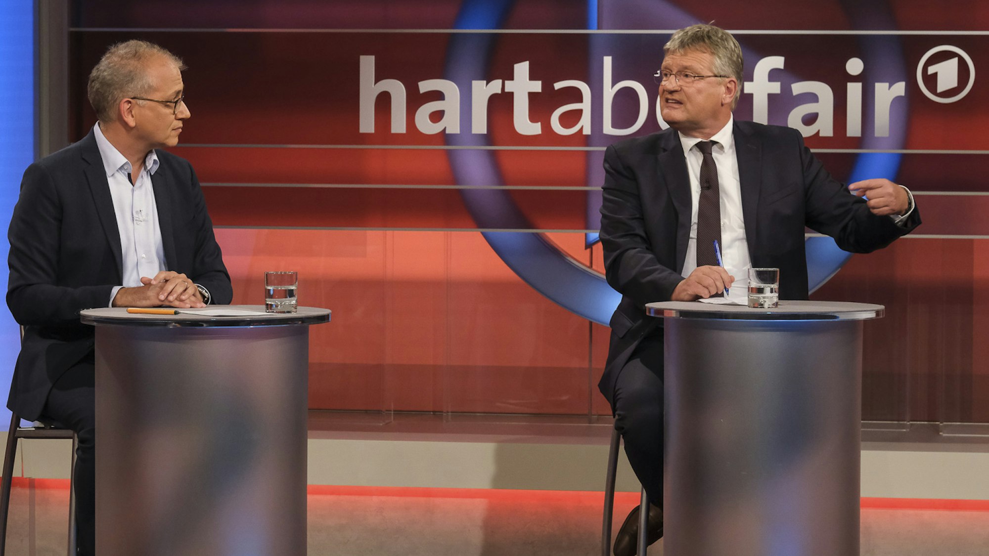 Sind beim Thema Steuersünder-Portal heftig aneinander geraten: Tarek Al-Wazir (B‘90/Grüne, Hessischer Wirtschaftsminister; Stellvertreter des hessischen Ministerpräsidenten, l.) und Jörg Meuthen (AfD, Bundessprecher).