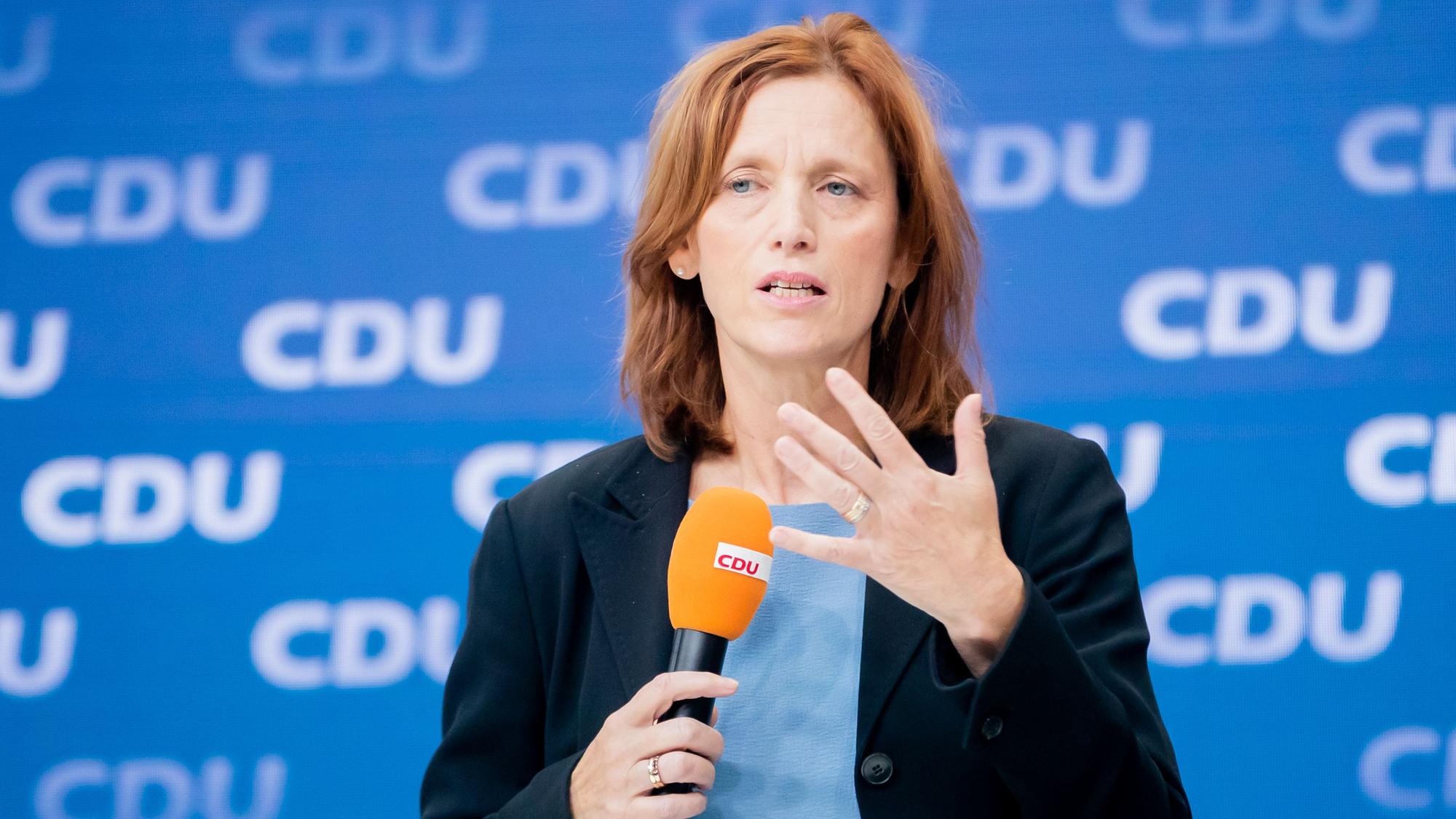 Karin Prien, hier bei der Vorstellung des «Zukunftsteams» der Union in der CDU-Parteizentrale, sprach sich am Dienstag bei "Markus Lanz" eindeutig gegen das Gendern aus.