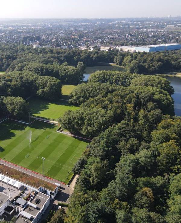 Ein Drohnenbild vom Geißbockheim am 8. September 2021. Foto von Eduard Bopp