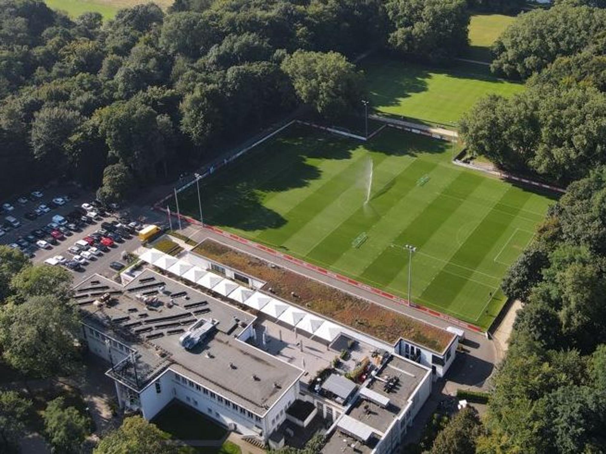 Ein Drohnenbild vom Geißbockheim am 8. September 2021. Foto von Eduard Bopp