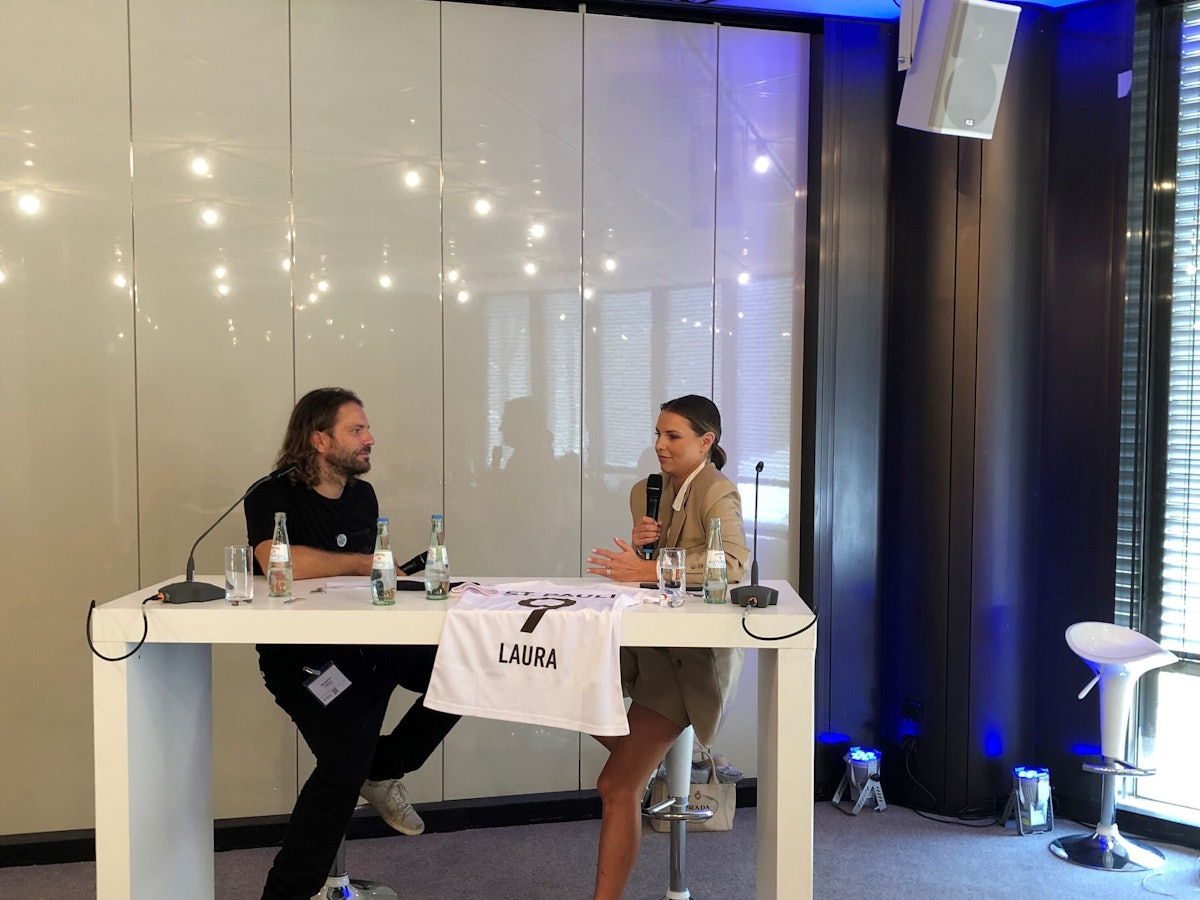 RTL-Star Laura Wontorra und Benjamin Adrion im Viva con Agua-Podbast Football for future.