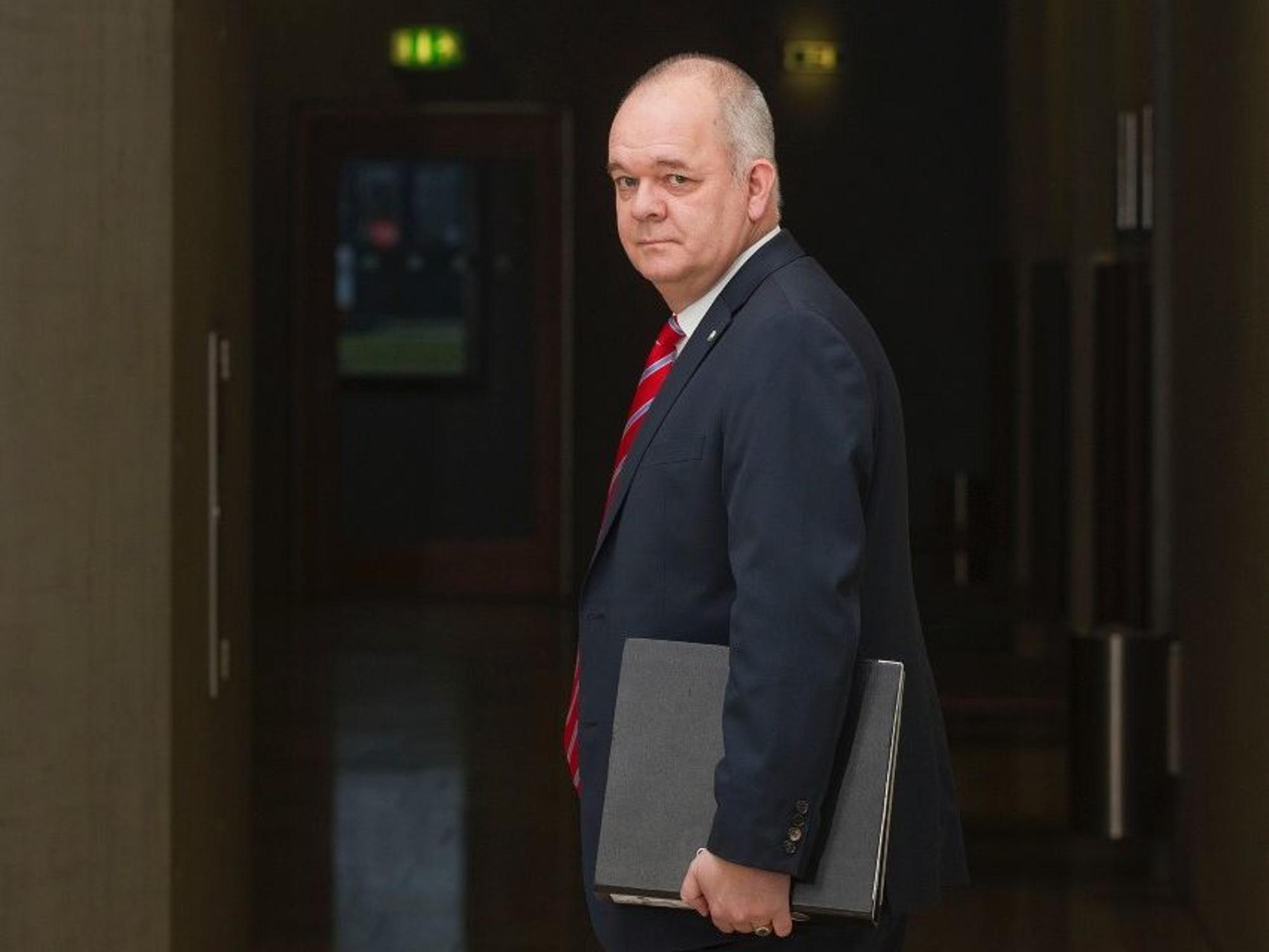 Stefan Bisanz auf dem Weg ins Gericht.