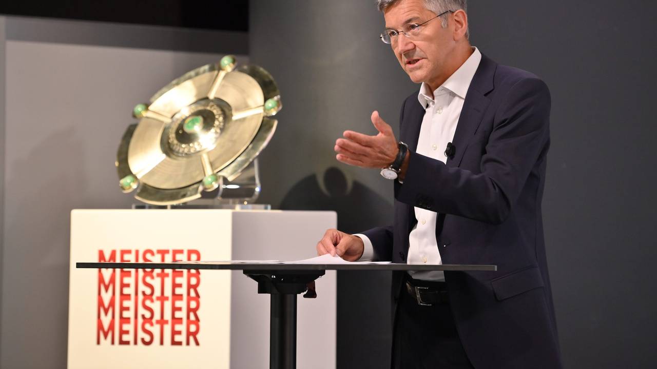 Herbert Hainer hält eine Rede beim FC Bayern München.