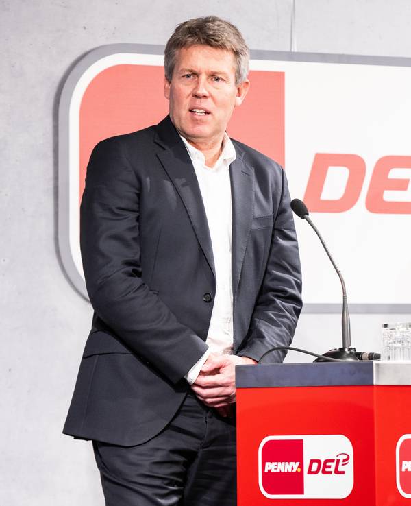 Gernot Tripcke spricht bei einer Pressekonferenz.