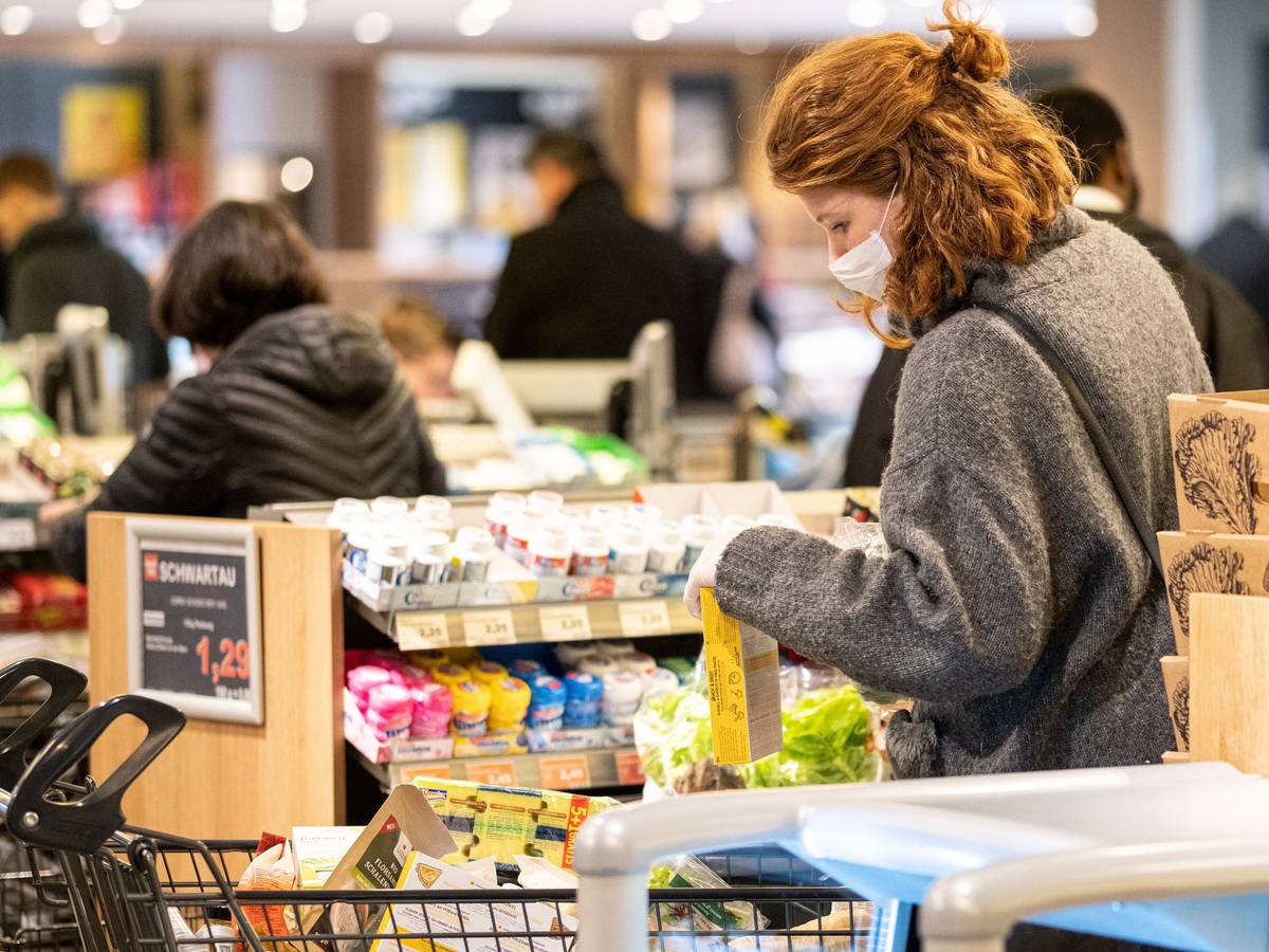 Rückruf bei Edeka und Netto: Ein Produkt aus dem „Gut und günstig“-Sortiment ist betroffen. Das Symbolbild wurde im Jahr 2020 in Hannover aufgenommen