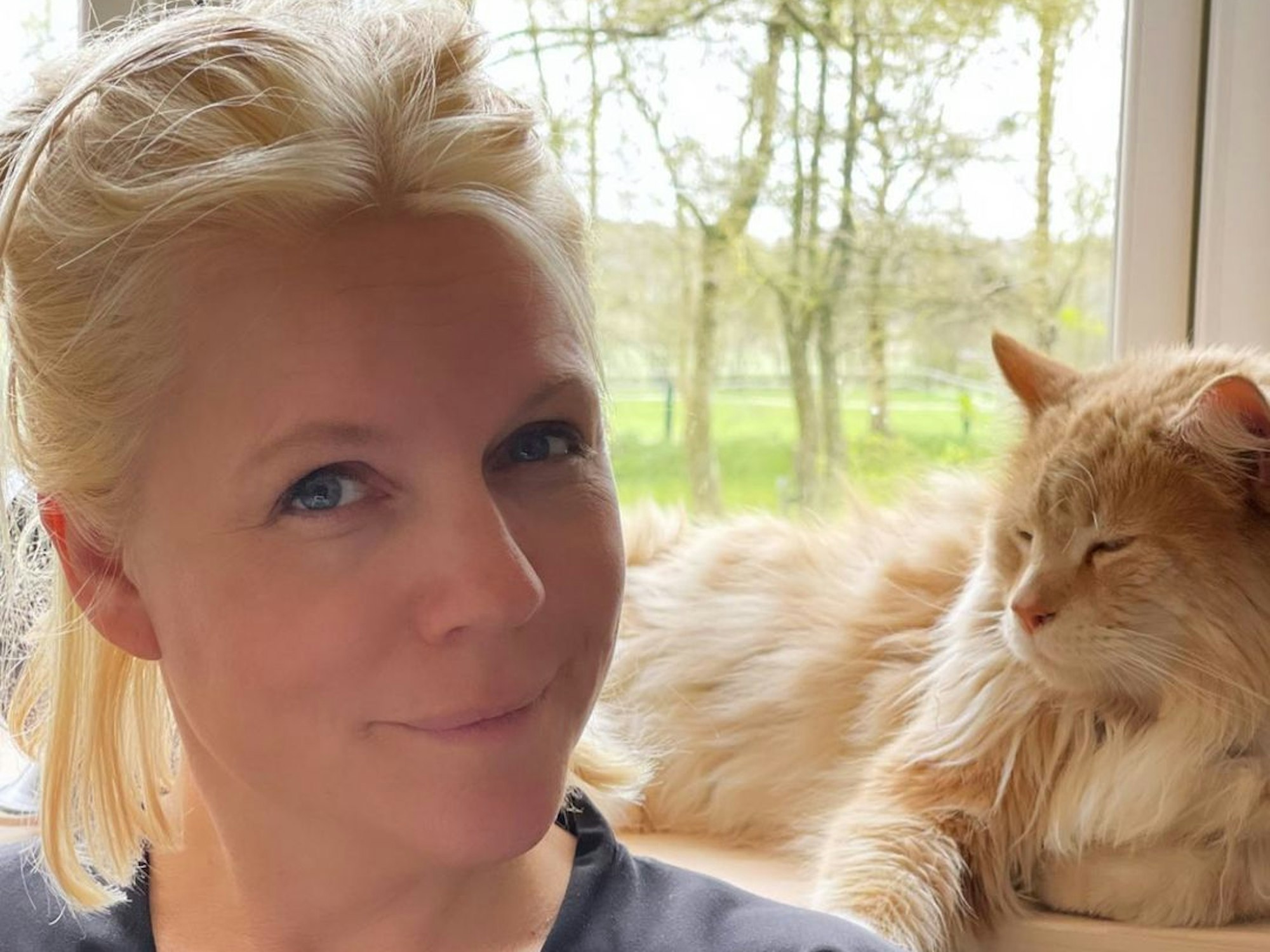 Charlotte Karlinder lächelt in die Kamera.