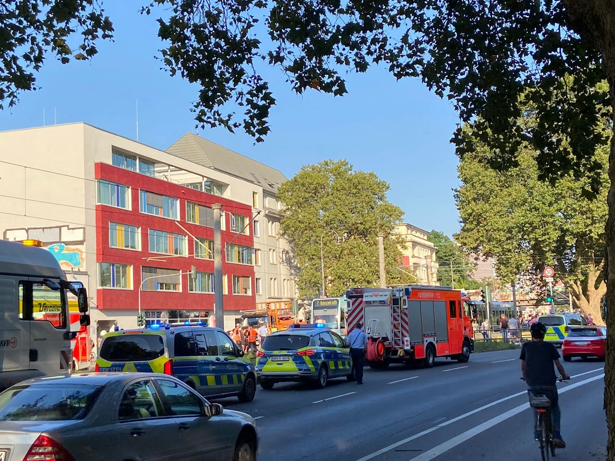 Unfallstelle am Aachener Weiher in Köln.