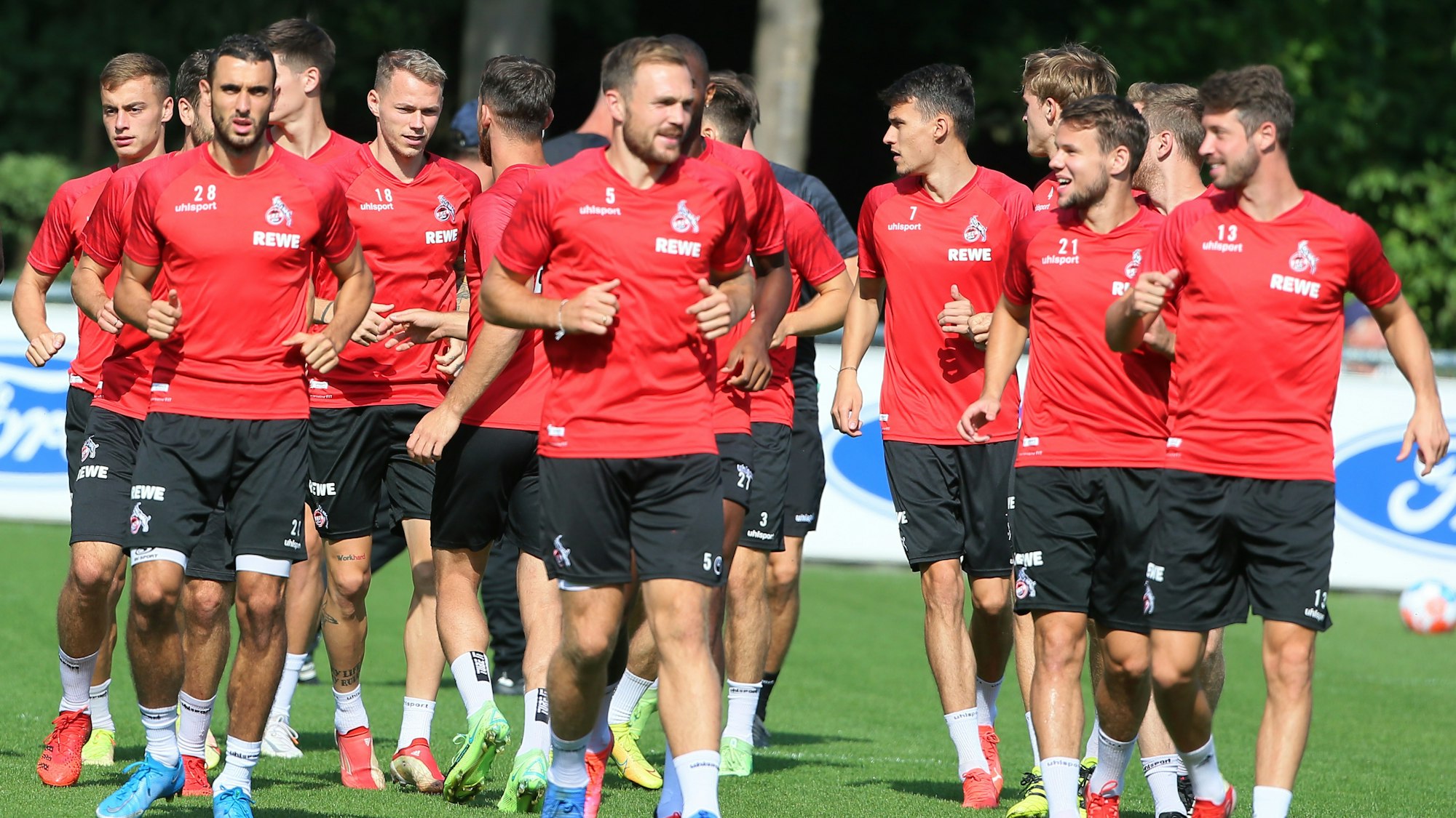 Mark Uth mit seinen Mitspielern beim Training des 1. FC Kölkn.