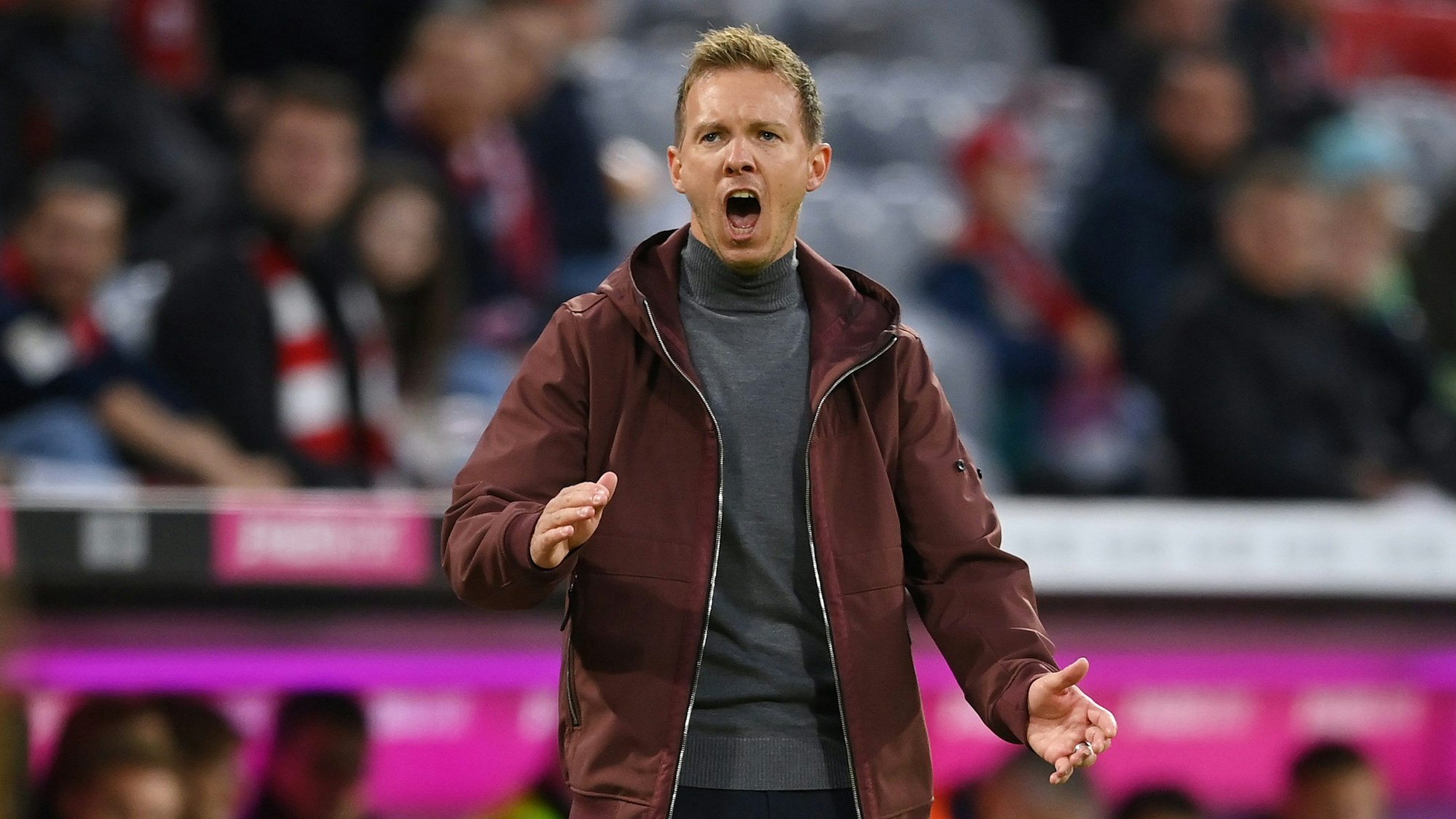 Trainer Julian Nagelsmann feuert seine Mannschaft an.