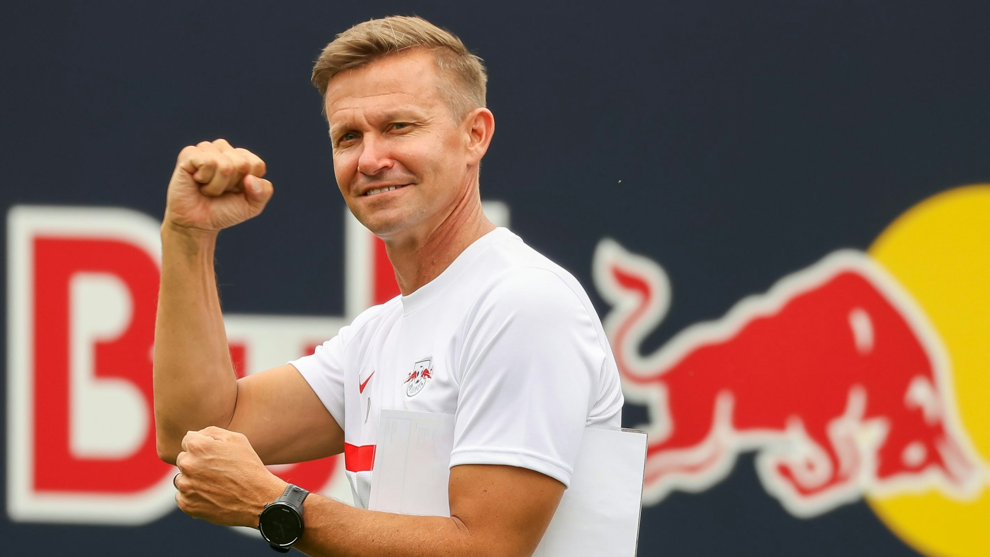 Der neue Trainer Jesse Marsch kommt zum Training.