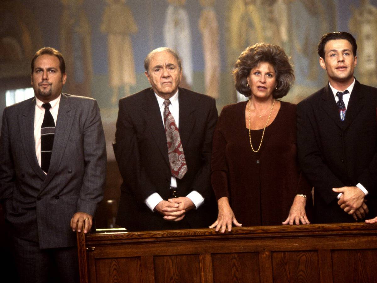 Michael Constantine neben Lainie Kazan, Louis Mandylor und Nia Vardalos 2002 in „My Big Fat Greek Wedding“.