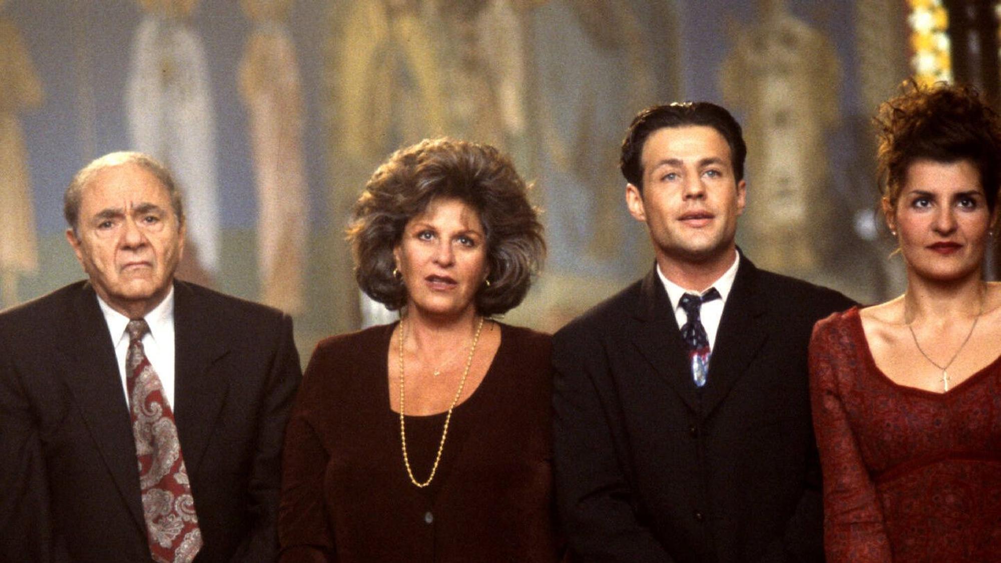 Michael Constantine neben Lainie Kazan, Louis Mandylor und Nia Vardalos 2002 in „My Big Fat Greek Wedding“.