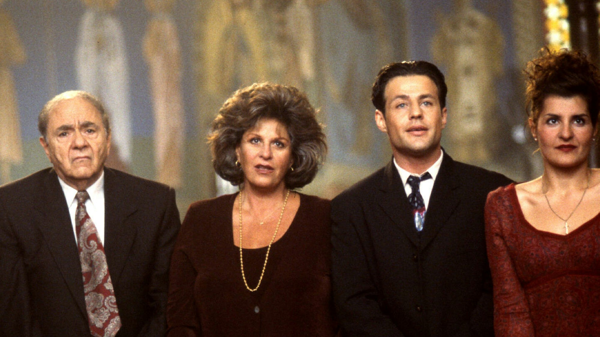 Michael Constantine neben Lainie Kazan, Louis Mandylor und Nia Vardalos 2002 in „My Big Fat Greek Wedding“.