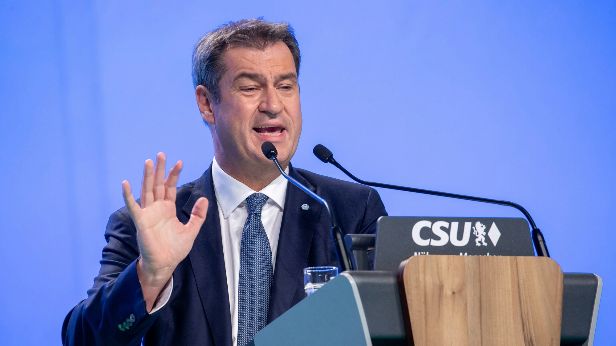 CSU-Chef Markus Söder hat zum Auftakt seiner Parteitagsrede am Freitag (10. September) in Nürnberg vehement vor einem Linksrutsch in Deutschland nach der Bundestagswahl gewarnt.