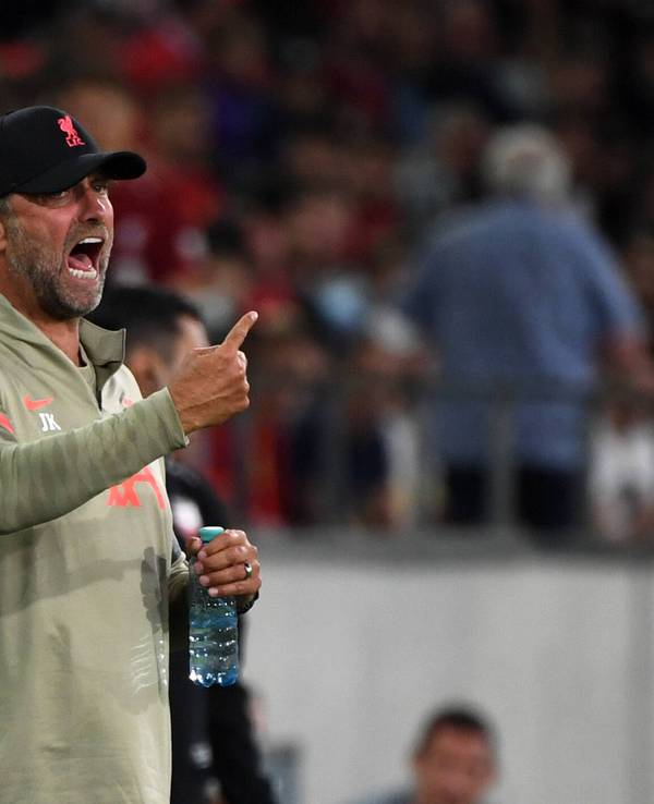 Jürgen Klopp gestikuliert an der Seitenlinie