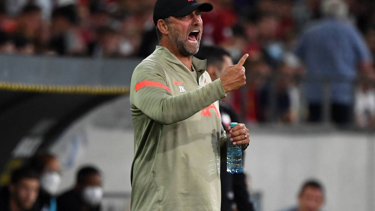 Jürgen Klopp gestikuliert an der Seitenlinie
