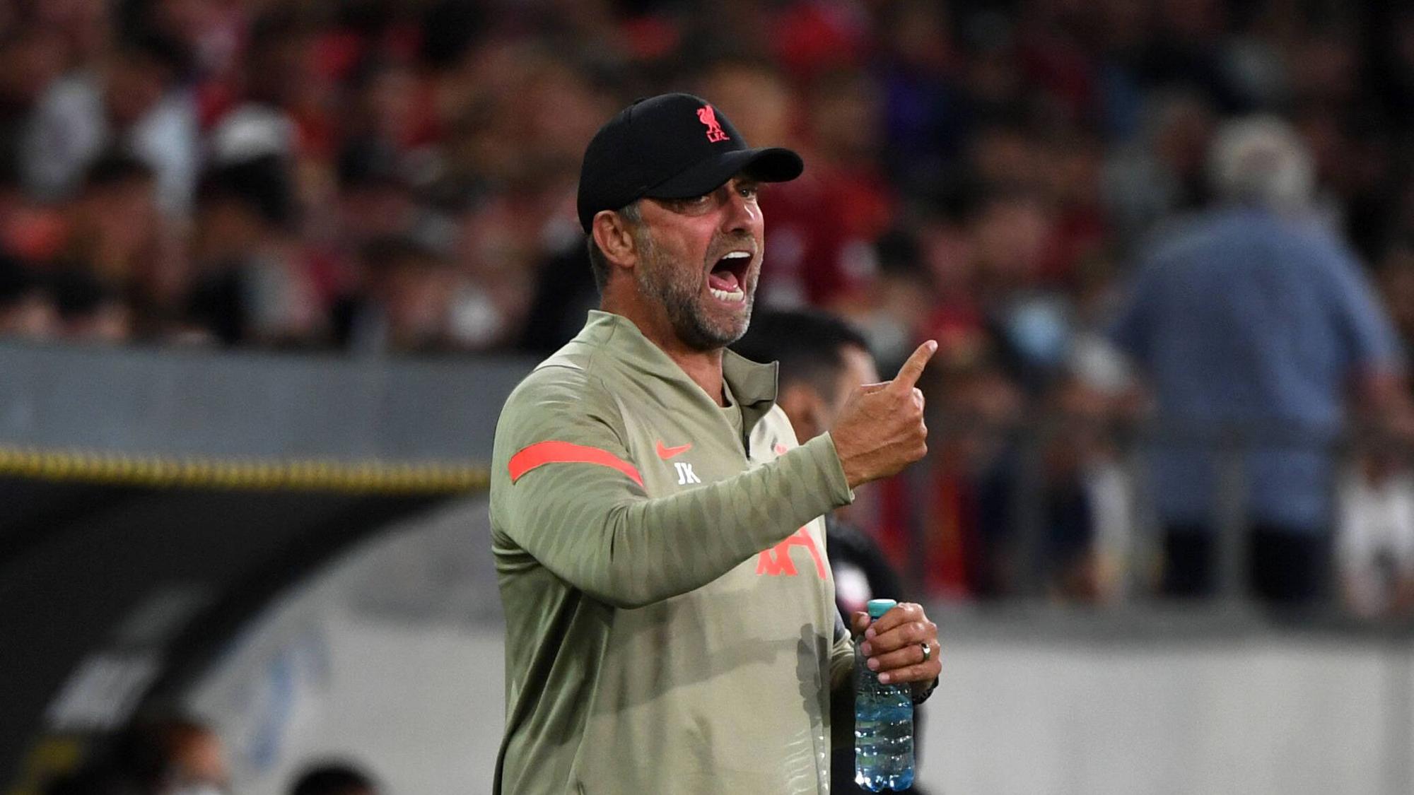 Jürgen Klopp gestikuliert an der Seitenlinie