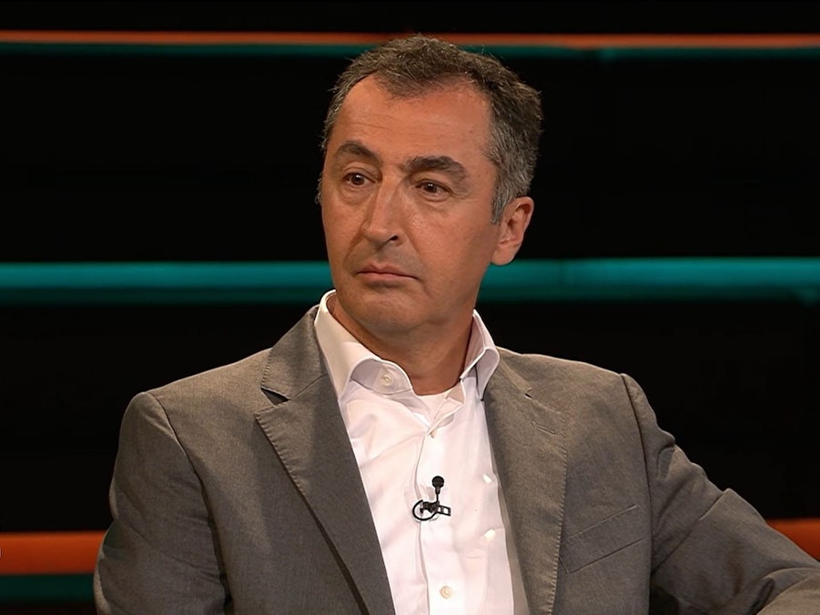Grünen-Politiker Cem Özdemir sollte bei „Markus Lanz“ eigentlich über den Wahlkampf reden. Doch schon zu Beginn der Sendung war er den Tränen nah.