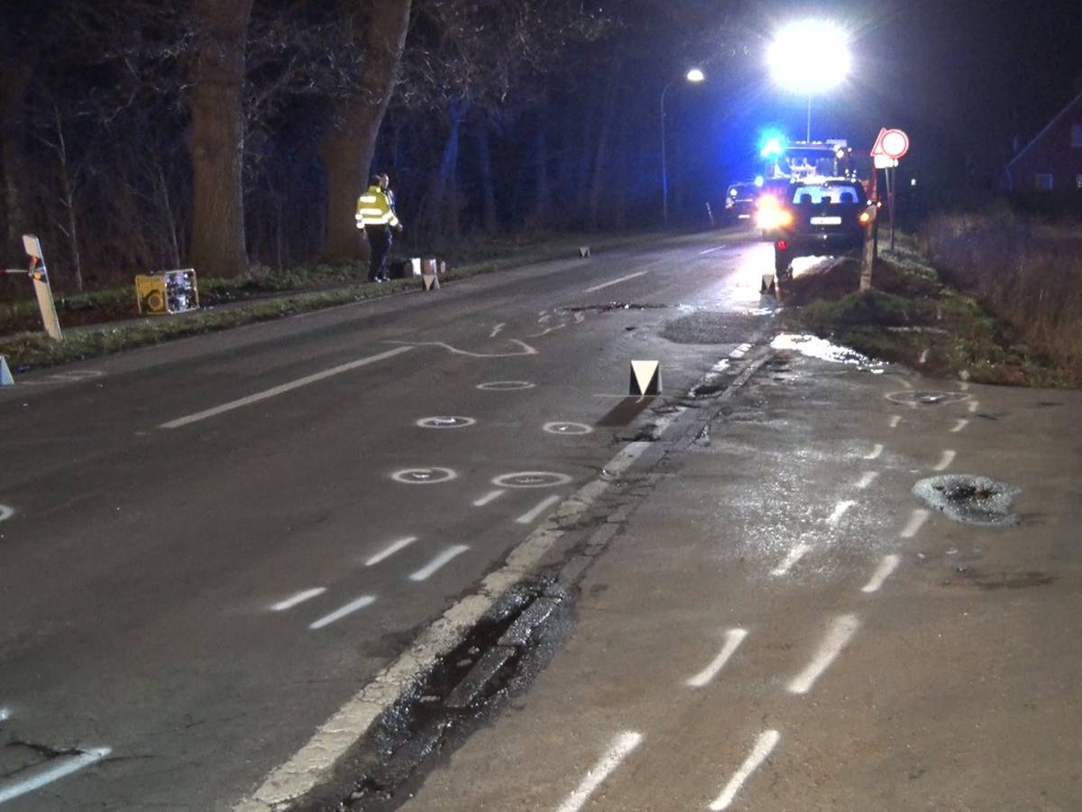 Die Unfallstelle in Lähden (Niedersachsen), an der am Februar 2020 ein 59 Jahre alter Fußgänger von einem Auto angefahren und tödlich verletzt wurde.