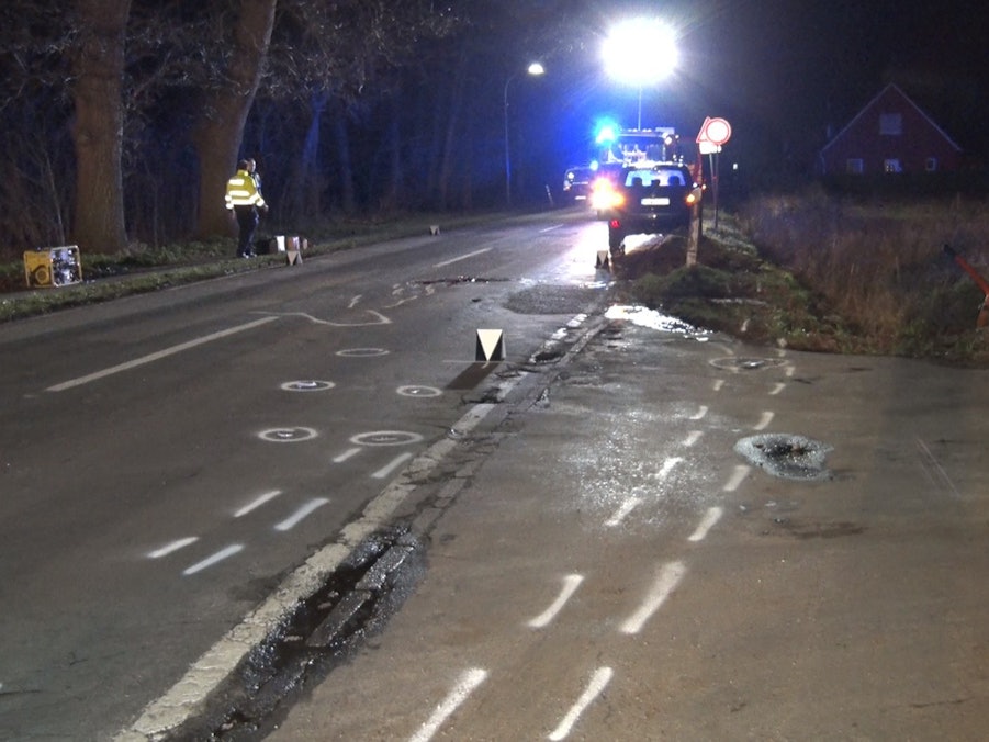 Die Unfallstelle in Lähden (Niedersachsen), an der am Februar 2020 ein 59 Jahre alter Fußgänger von einem Auto angefahren und tödlich verletzt wurde.